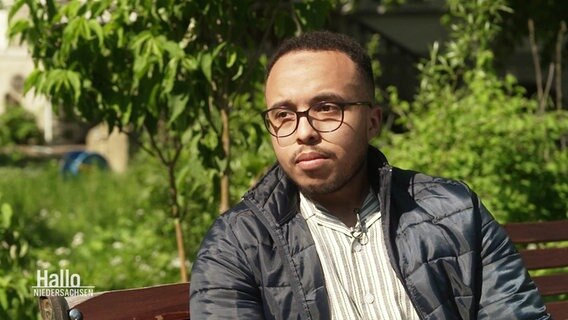 Pflegeassistent Abdelhamid El Khadiri aus Marokko darf vorerst in Deutschland bleiben. © Screenshot 